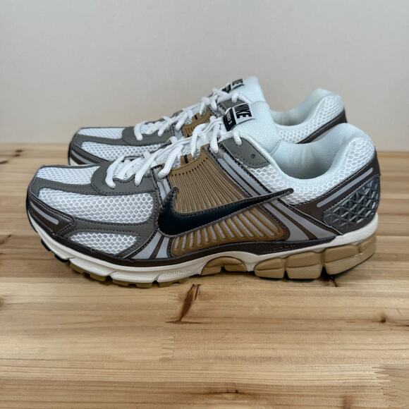 Nike Zoom Vomero 5 Running shoes Mens 11 Metallic Pewter Ash White FJ415-006 - Picture 4 of 10